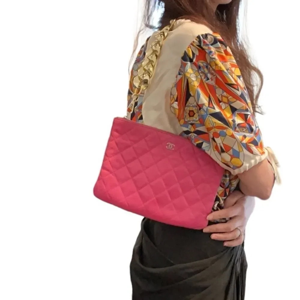 Chanel caviar Quilted pink leather Clutch